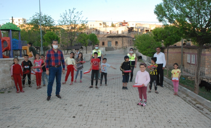2021/04/1619695260_midyat_belediyesinden_cocuklara_ozel_23_nisan_pizzali_kutlama_etkinligi_h4093_20338.jpg