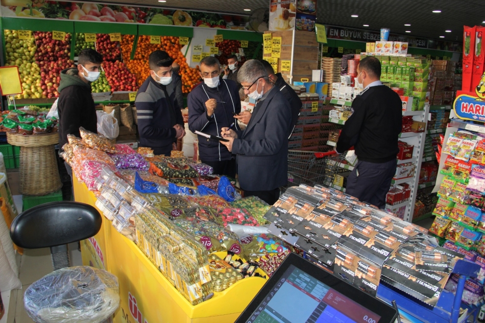 2021/12/1640761518_midyat-ta_marketlere_yonelik_fiyat_denetimleri_suruyor_-4.jpeg