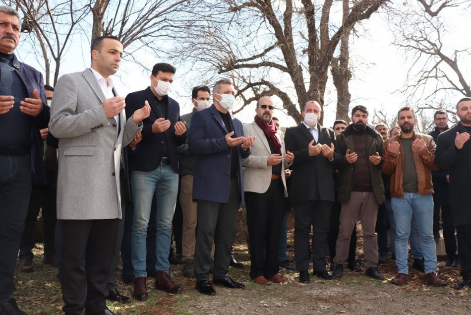 2022/02/1644167305_pkk-nin_efeler_katliami_kurbani_7-si_cocuk_10_koylu_kabirleri_basinda_anildi_-1.jpg