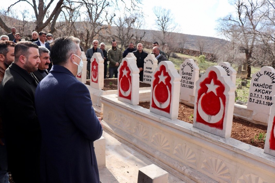 2022/02/1644167305_pkk-nin_efeler_katliami_kurbani_7-si_cocuk_10_koylu_kabirleri_basinda_anildi_-4.jpg