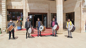 Midyat Belediyesi’nden “Ramazan davulcusu” hizmeti 