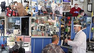 Berber ve kuaförler bir kez daha makaslarına kavuştu 