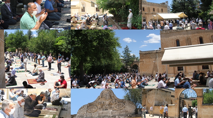 Tarihi Cevat Paşa camisinde ikinci kez sosyal mesafeli Cuma namazı eda edildi