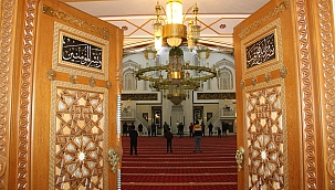 Camilerde teravih kılamama hüznü yaşanıyor