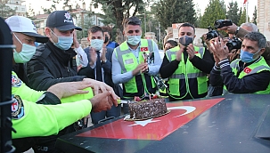 Kavga ihbarına gelen polise pasta sürprizi