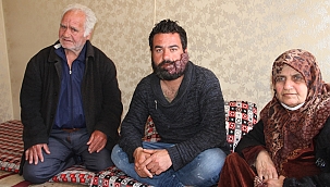 Suriyeli genç, yüzündeki kitlenin ameliyatla alınması için yardım bekliyor