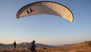 Yamaç paraşütçülerinin yeni durağı: Ayrancı Geçidi Tepesi