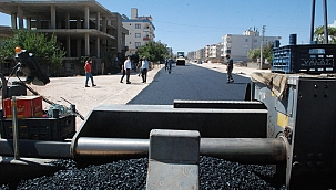 Midyat’ta asfaltlama çalışmaları sürüyor 