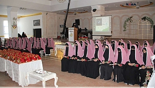 Midyat'ta ilmi tedrisatlarını tamamlayan kız talebeler icazetlerini aldı 