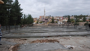 Midyat'ta yapılacak modern kapalı semt pazarı binasının temeli atıldı
