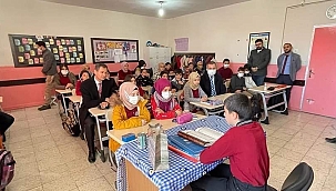 Kur'an-ı Kerim bülbülüne Kaymakam Solmaz'dan tebrik ve ödül 