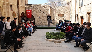 Midyatlı öğrenciler Mardin’i gezerek öğrendi