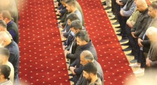 Midyat'ta iki yıl aradan sonra camilerde teravih kılma sevinci yaşandı
