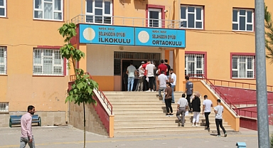 Midyat’ta YKS’nin TYT oturumu 7 bini aşkın öğrencinin katılımıyla yapıldı