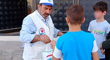 ​Yetimler Vakfı Midyat'ta yetim öğrencilere kırtasiye yardımında bulundu 