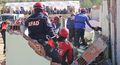 Midyat'ta 5,6 şiddetindeki deprem tatbikatı gerçekleştirildi