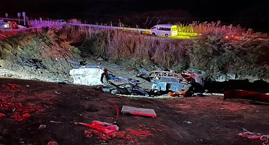 Meksika'da otobüs uçuruma yuvarlandı: 15 ölü