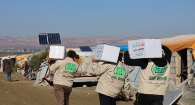 Umut Kervanı'ndan İdlib'de gıda ve battaniye yardımı