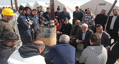 HÜDA PAR Genel Başkanı Yapıcıoğlu, Antakya'da depremzedelerle bir araya geldi