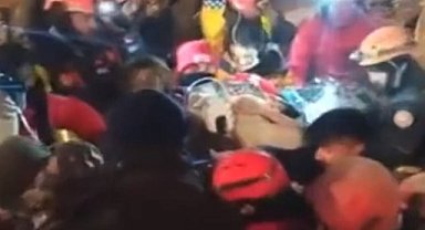 Kahramanmaraş'ta kepçe operatörünün dikkatiyle 258. saatte bir kadın sağ kurtarıldı: "Allahuekber"