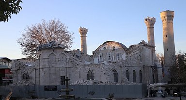 Malatya'da 25 Camii ve 5 Kur'an kursu yıkılırken 3 din görevlisi vefat etti