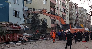 Malatya'da iki binada arama kurtarma çalışması sürüyor