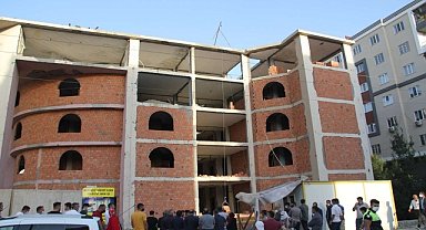 Mardin'de cami inşaatının iskelesi çöktü: 1 ölü, 1 yaralı