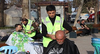 Batmanlı berberlerden Adıyamanlı depremzedelere ücretsiz tıraş hizmeti