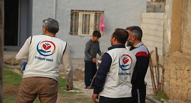 Mardin Yetimler Vakfı, yetim ve depremzede ailelere gıda yardımında bulundu