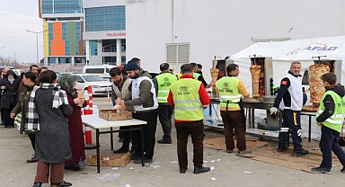 Umut Kervanı Malatya'da depremzedelere ulaşmaya devam ediyor