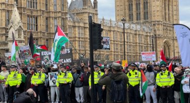 Filistinli Müslümanlara uygulanan zulüm Londra'da protesto edildi