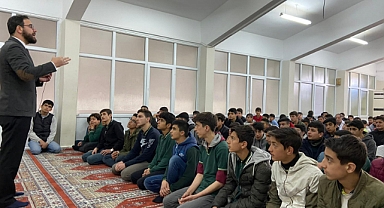 Müftü Bulunmaz'dan Okulda 'Gençliğin Anlam Arayışı' Konferansı 