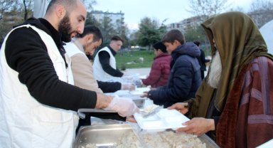 Umut Kervanı iftar çadırı hizmet vermeye devam ediyor