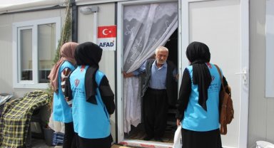 İslami STK'lar depremzedelerin yanında yer almaya devam ediyor