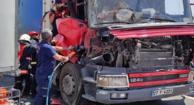 Mardin'de 2 aracın karıştığı trafik kazasında 2 kişi yaralandı