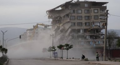 Bakan Yerlikaya: Ağır hasarlı binaların yüzde 49'u yıkıldı