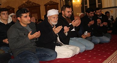  Regaib Kandili'nde Müslümanlar Gazze için duaya durdu 