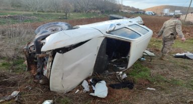 Mardin'de otomobil şarampole yuvarlandı: 4 yaralı