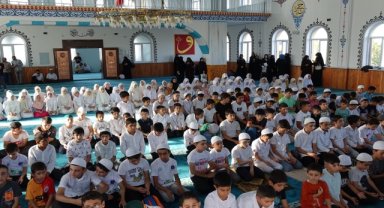 Kur'an kursu için camiye gelen çocuklara nasıl davranılmalı?