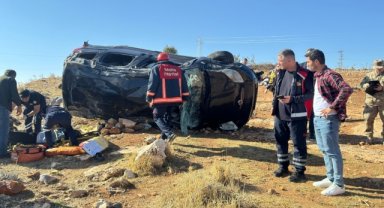 Mardin'de hafif ticari araç takla attı: 4 ölü, 4 yaralı