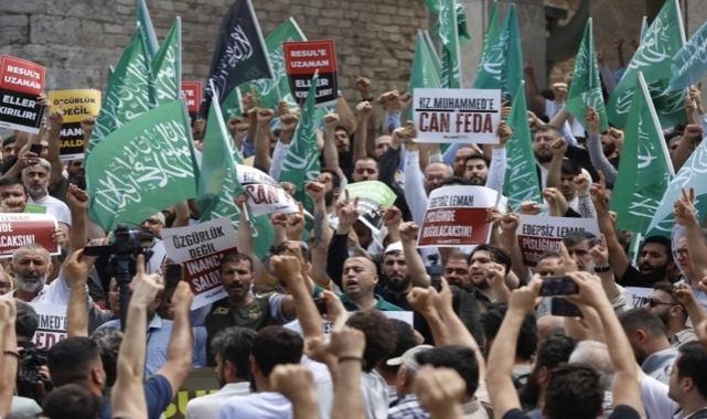 Hazreti Muhammed'e hakaret Taksim Camii'nde protesto edildi