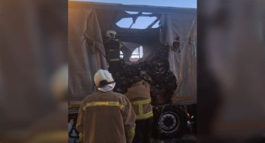 Mardin'de seyir halindeki tır'da yangın çıktı 