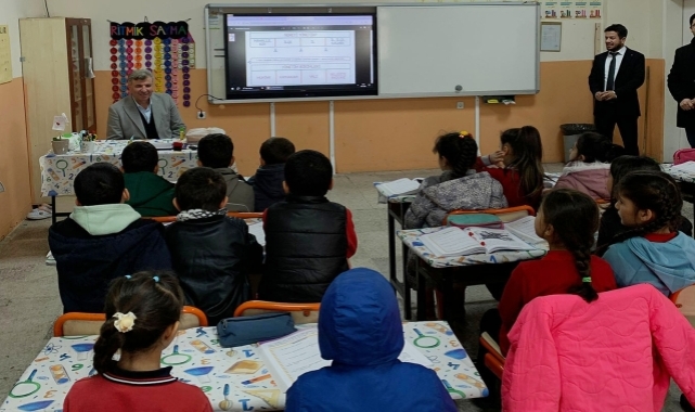 Belediye Başkanı Özhan'dan minik öğrencilere yerel yönetim dersi