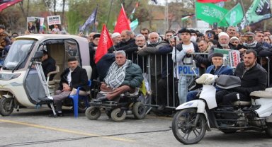 Peygamber sevgisi engel tanımadı