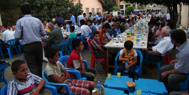 Azim Der`den 500 kişilk iftar sofrası