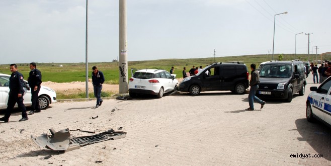 Midyat’ta 3 araç çarpıştı:1 yaralı