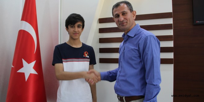 Midyat’ta LGS birincisi altın ile ödüllendirildi