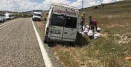Köy minibüsü yoldan çıktı: 8 yaralı