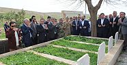 PKK'nin katlettiği 6'sı çocuk 8 köylü mezarları başında anıldı