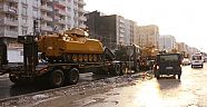 Suriye sınırına tank ve zırhlı araç sevkiyatı sürüyor